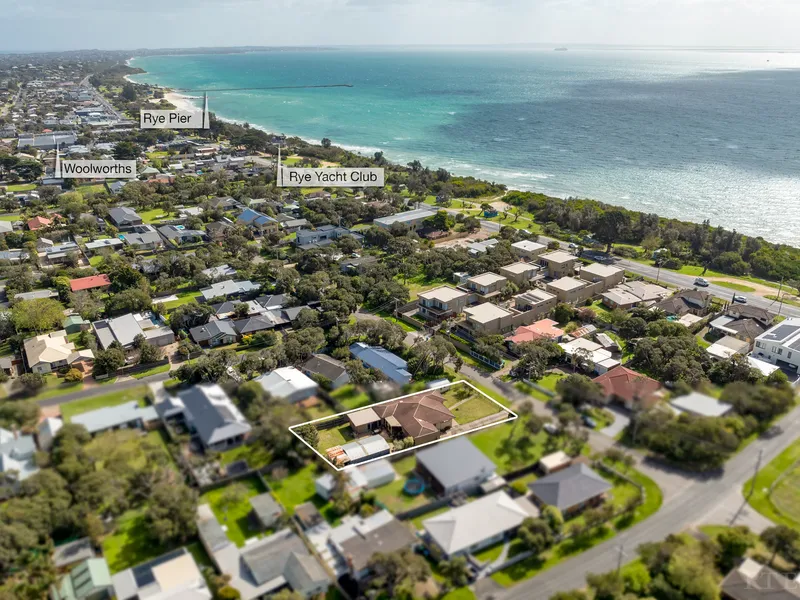 Seaside Living - 100m to the beach!