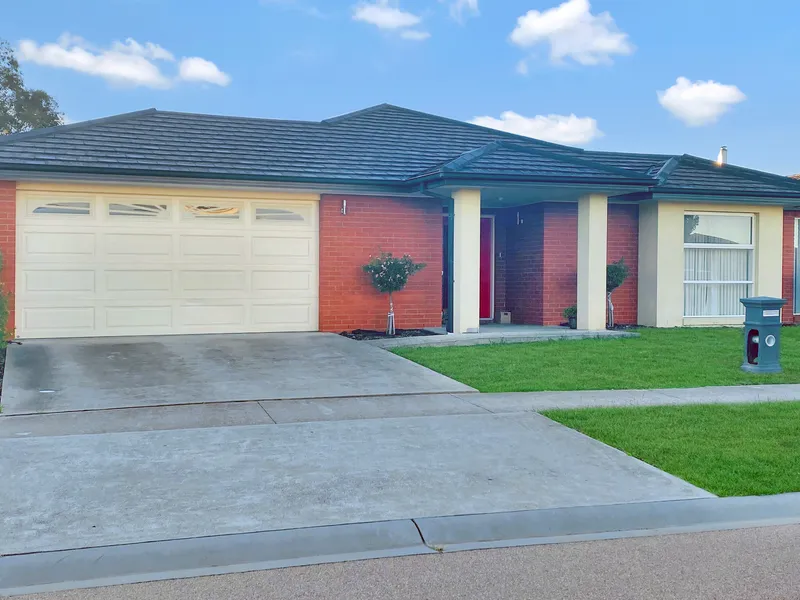 FAMILY ENTERTAINER IN POPULAR EASTWOOD