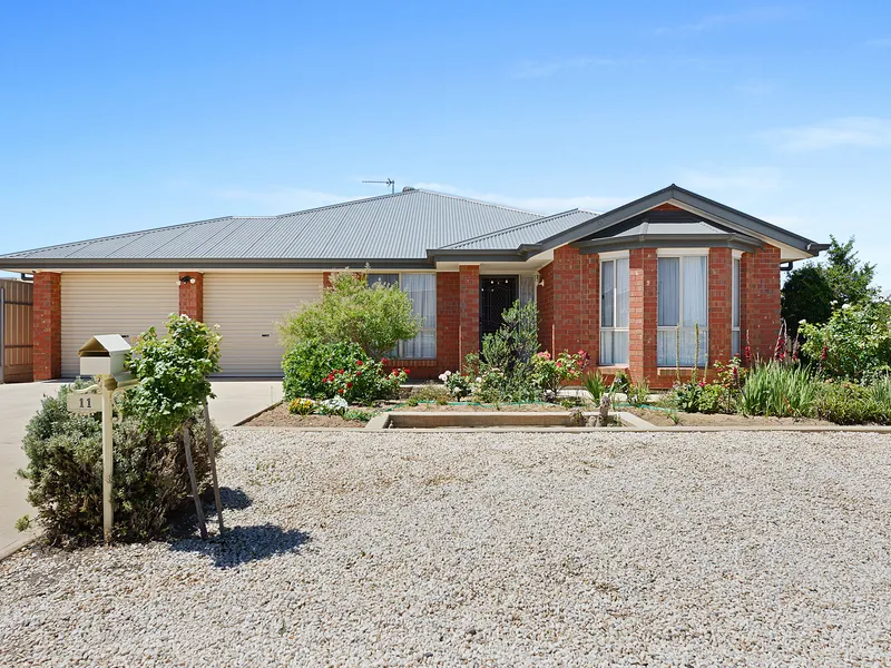 Well designed family home in the bay