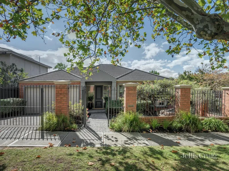 Family sized single level elegance