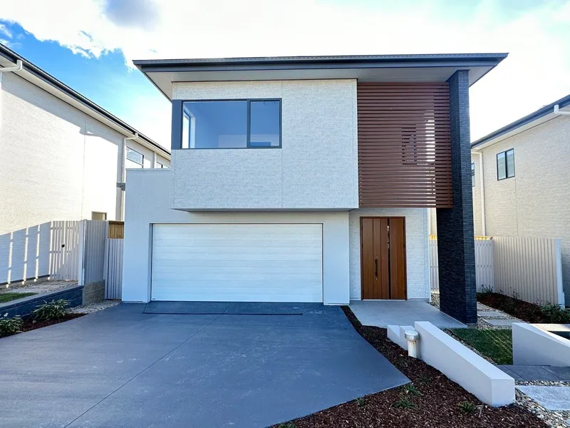 Brand New House ready to moving 4 bedroom home in Lakeside Gledswood Hills