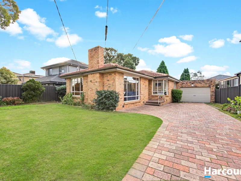 Gorgeous Light, Private Gardens