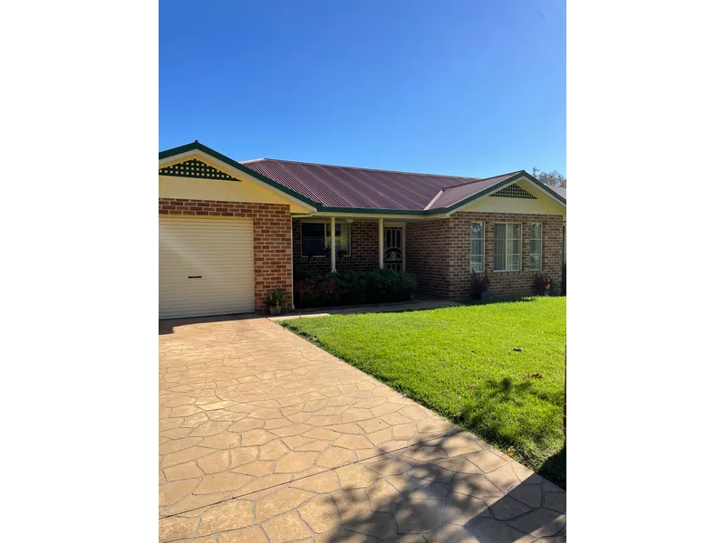 2 BEDROOM UNIT IN QUIET LOCATION