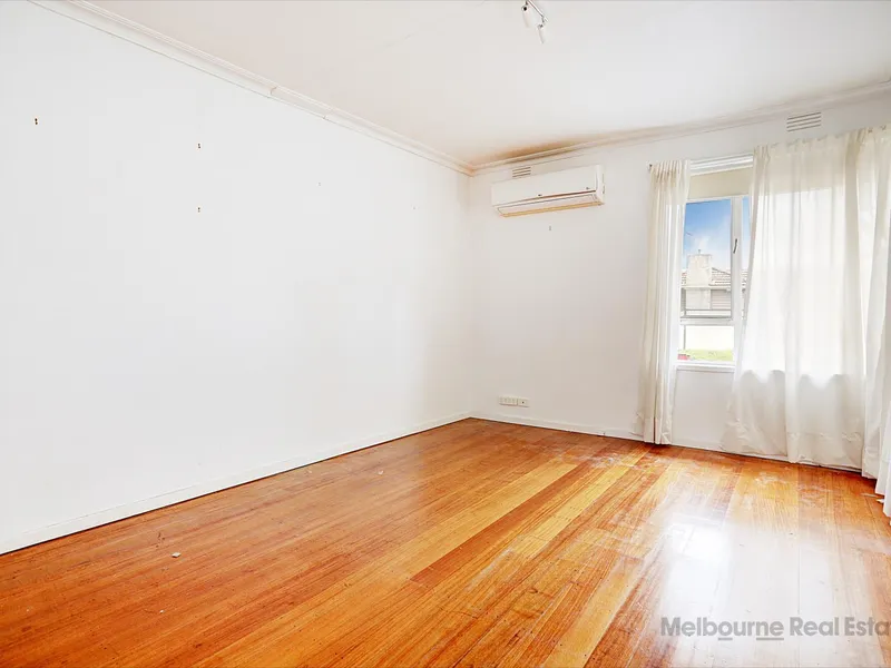 Neat & Tidy Modern Two Bedroom Unit