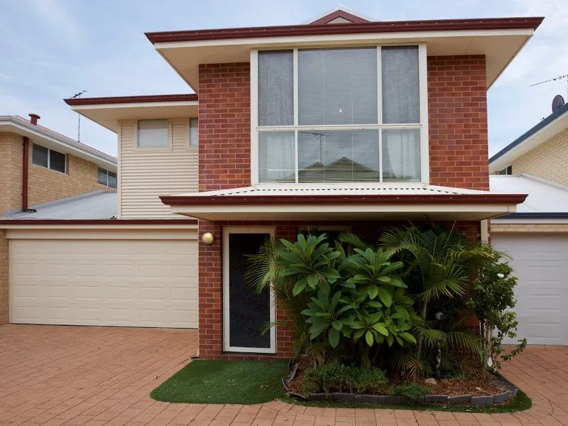 SECURE, LOW MAINTENANCE HOME IN THE HEART OF MANDURAH