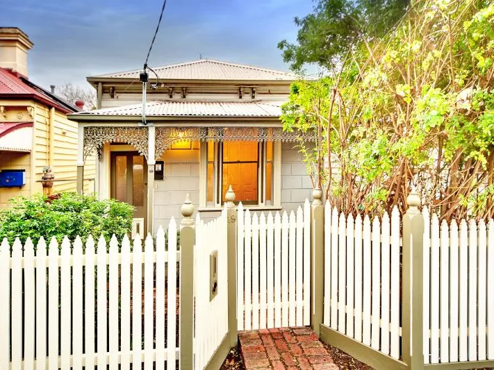 Timeless Period Beauty with a modern extension  OPEN SAT 10TH APR FROM 9:00AM - 9:20AM