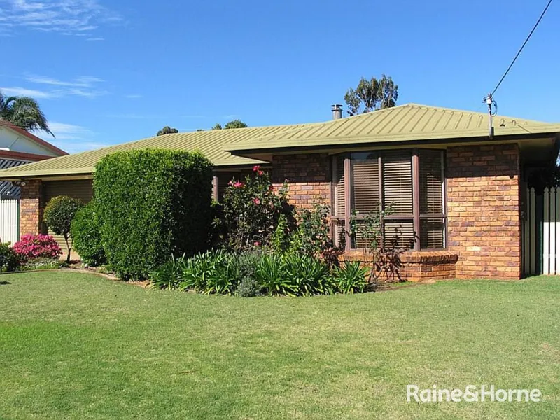 GREAT HOME BACKING ONTO ST JOHNS SCHOOL