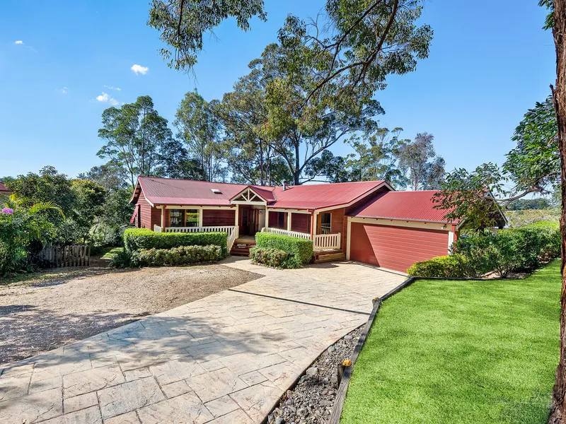 Architectural grandeur with views to the vineyards