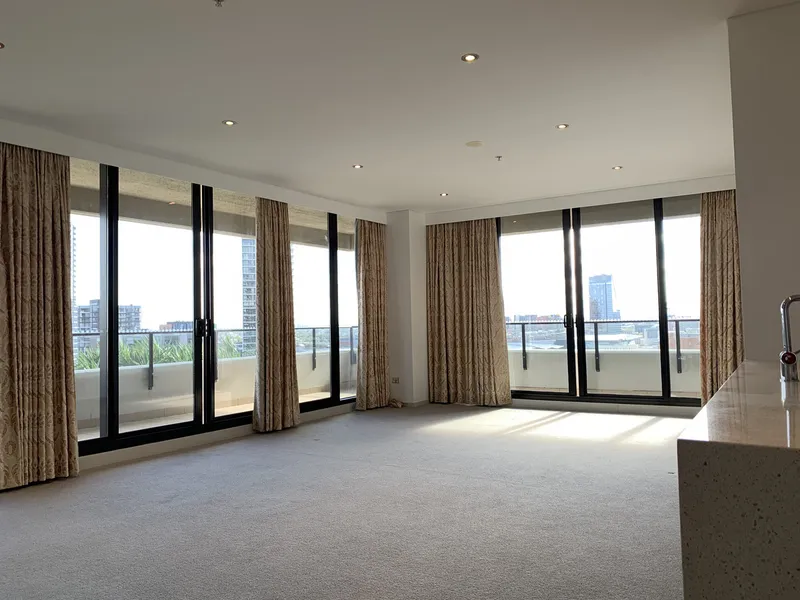 INMARK - Spacious 3 Bedroom Apartment in City