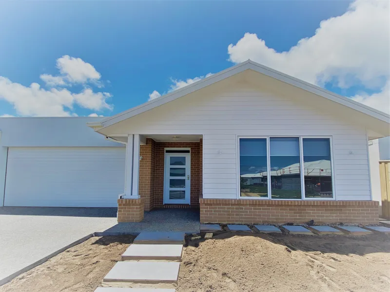 Brand New Light Filled Living (landscaping in progress)