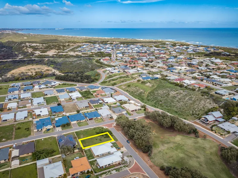 Opposite a Park in Fabulous Drummond Cove