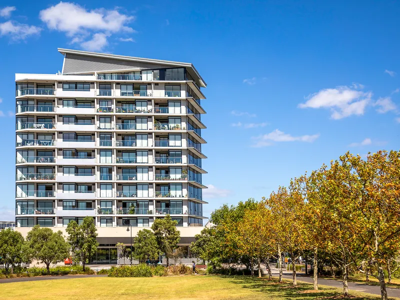 Two Bedroom, Two Bathroom Apartment with Expansive Park Views