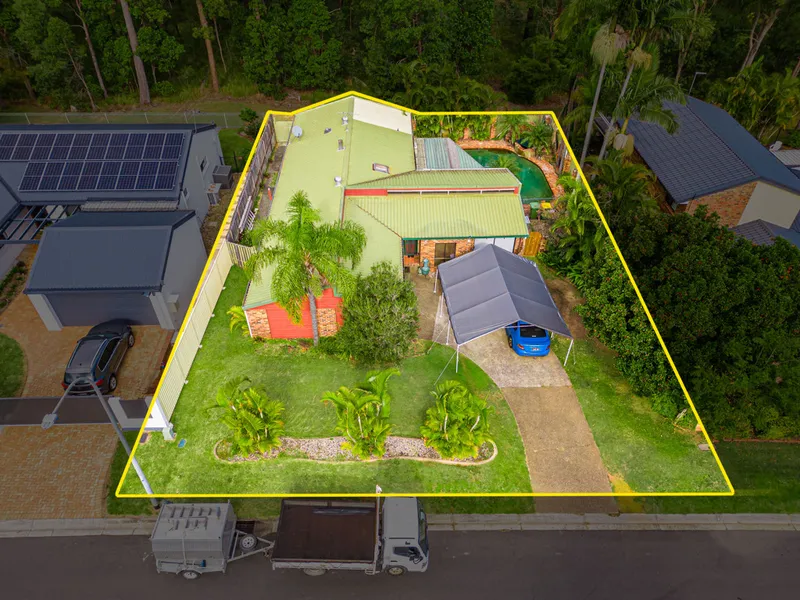 PLATEAU DRIVE BACKING ONTO SPRINGWOOD CONSERVATION PARK