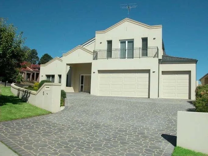 EXECUTIVE LUXURY RESIDENCE