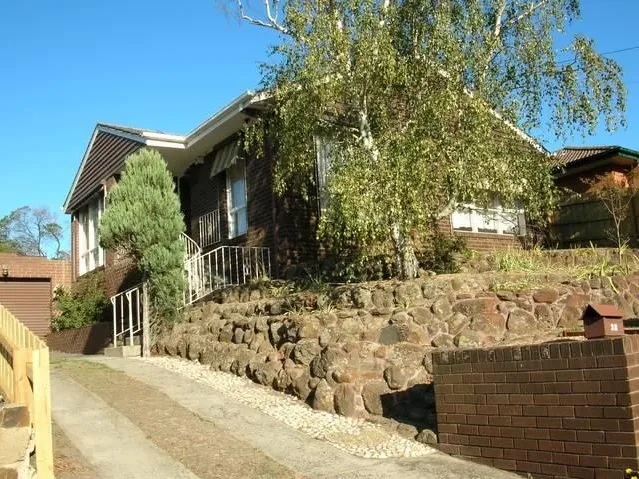 Perched High on the Hill - 3 Bdrm ~ 1 Bath - Ducted Heating plus Garage