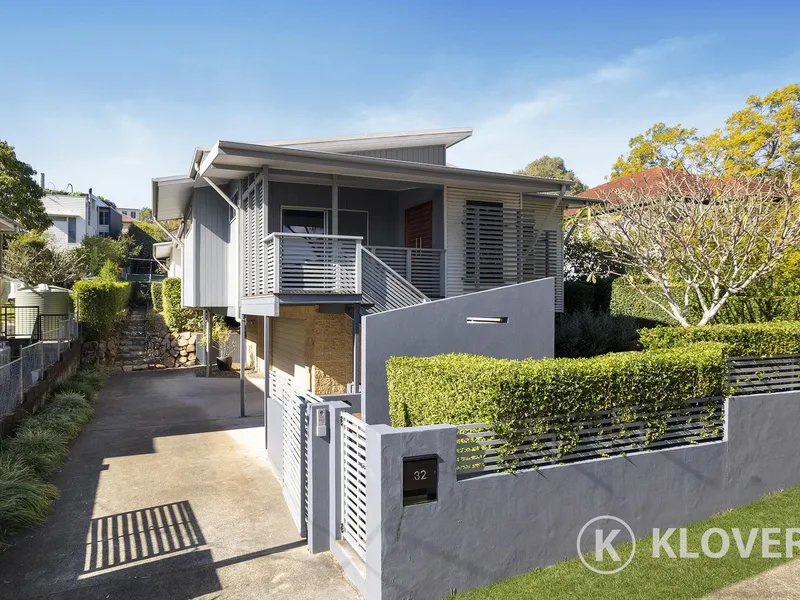 EXCEPTIONAL 809M2/FOUR-BEDROOM HOME WITH A SWIMMING POOL AND HOME OFFICE IN DESIRABLE LOCATION!!