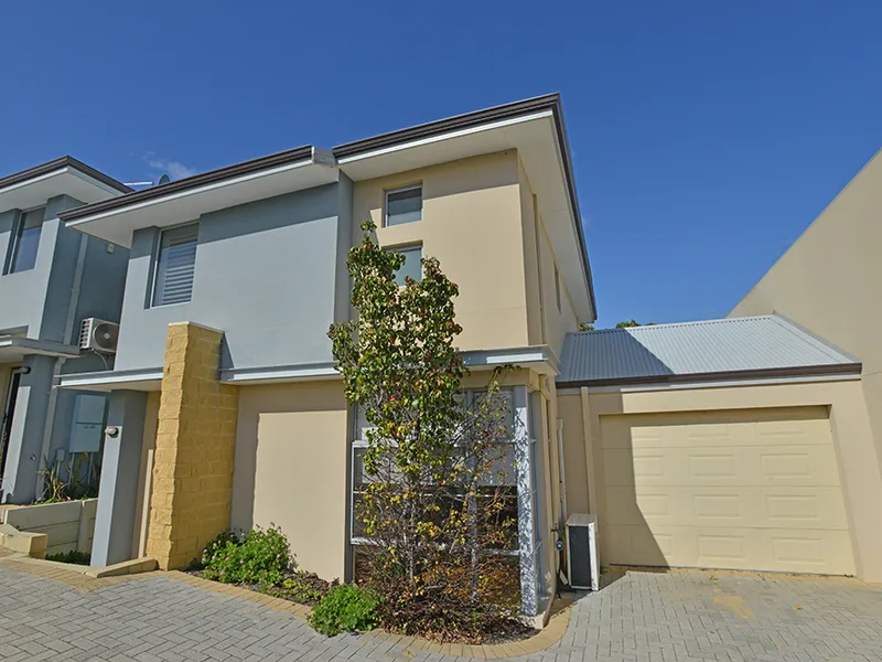 MODERN TOWNHOUSE IN GREAT PRIVATE LOCATION