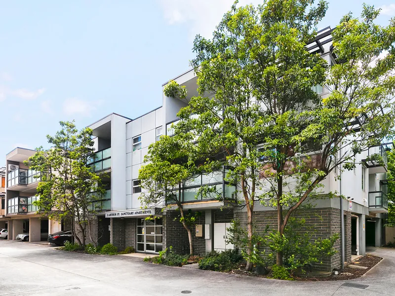 Spacious & stylish first-floor Preston apartment: perfect for first-time buyers or investors, with convenient access to local amenities