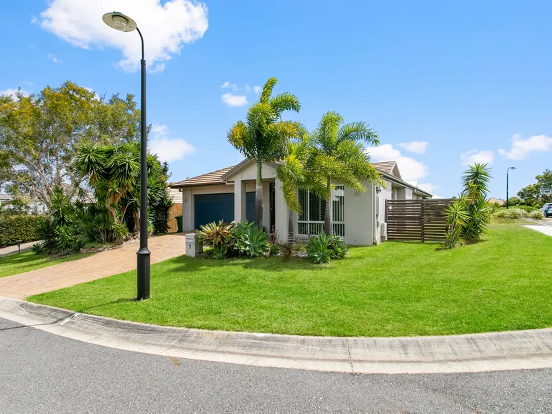 Three Living Areas, Ducted, 3Kw Solar & Huge Garage