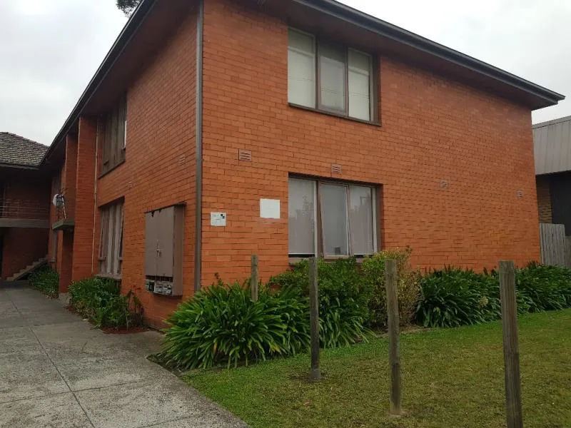 GROUND FLOOR APARTMENT; WALKING DISTANCE TO HIGH STREET