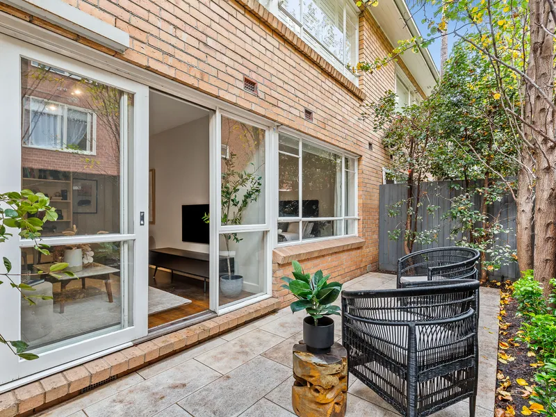 Beautifully renovated, ground floor apartment with a private courtyard in the heart of Toorak.