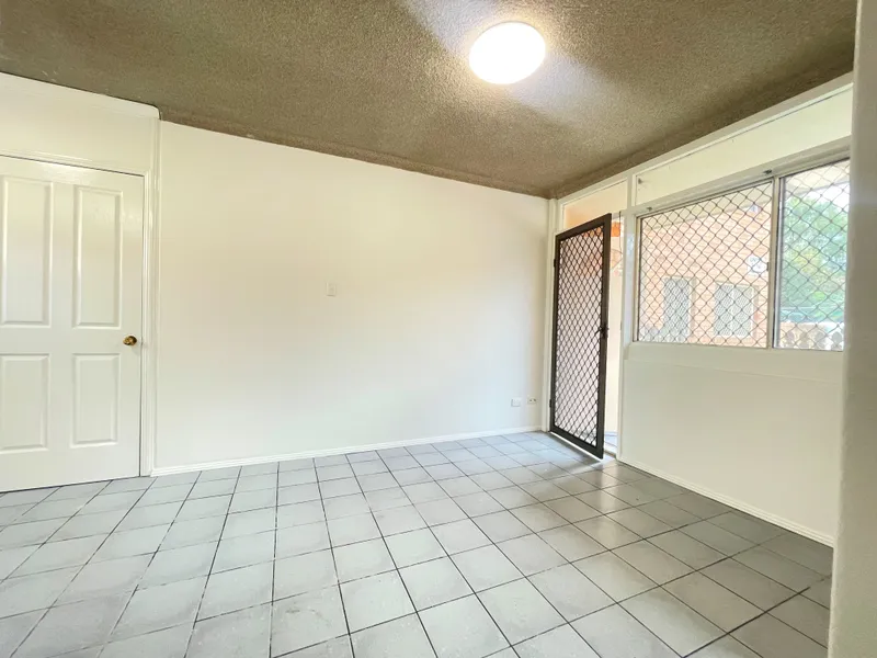 TWO BEDROOM UNIT IN CONVENIENT LOCATION
