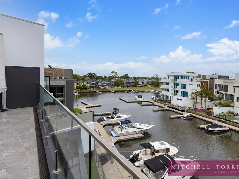 Luxurious and Stylish Waterfront.