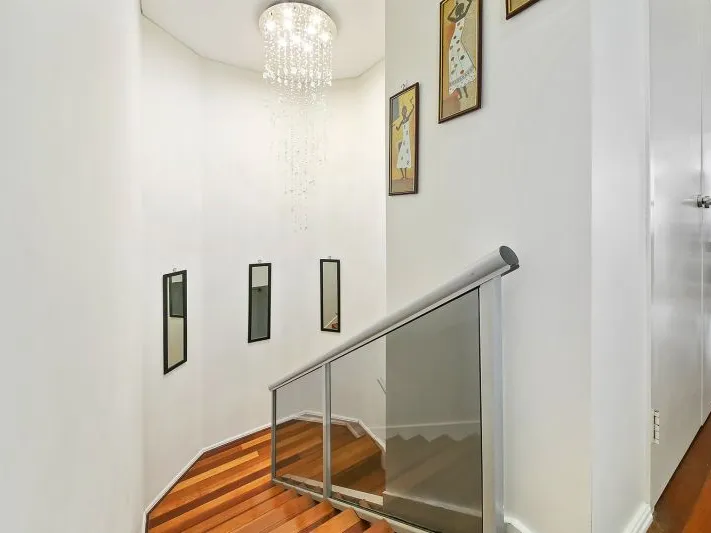 Modern Split Level Garden Apartment in Sienna By the Bay