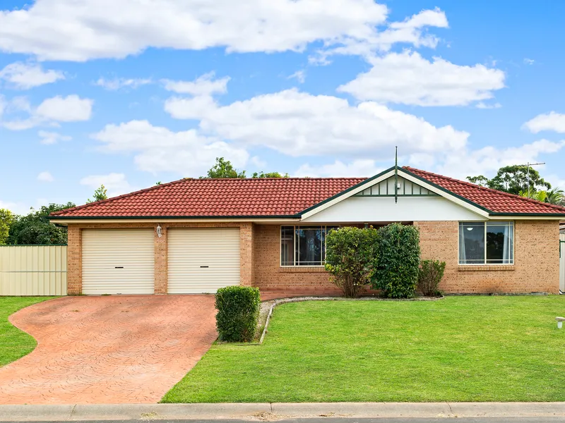 Introducing a Perfectly Positioned Family Home in a Quiet Cul-de-sac!