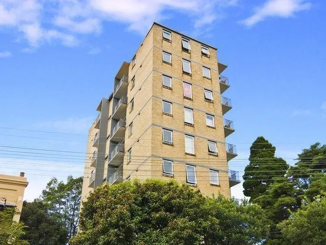 STUDIO APARTMENT IN GREAT LOCATION!