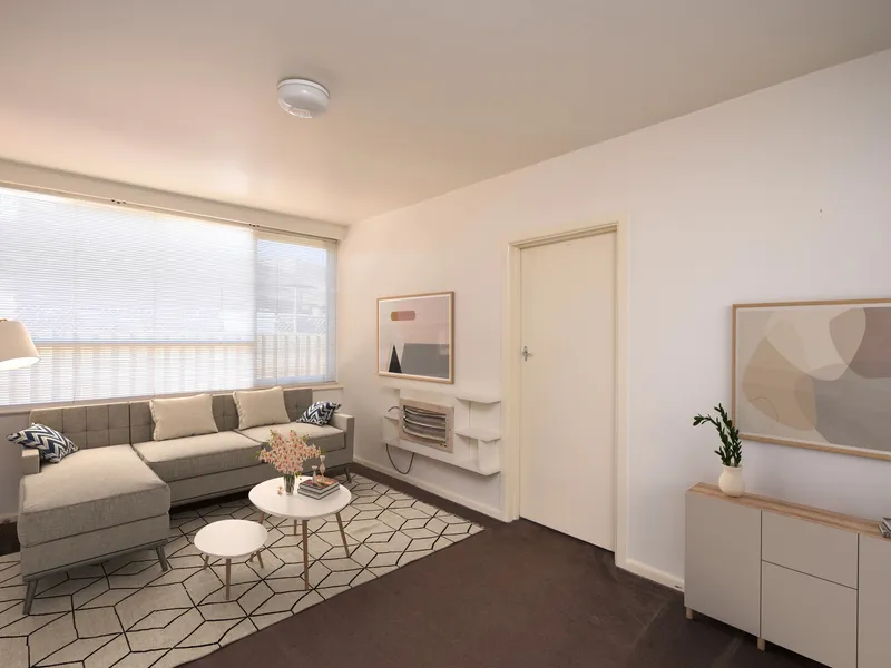 SPACIOUS APARTMENT IN TREELINED STREET