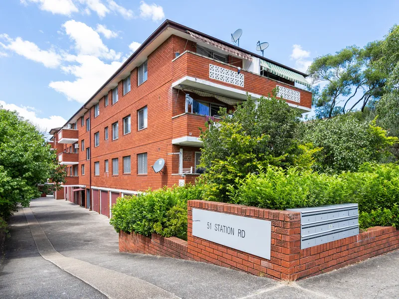 THREE BEDROOM UNIT WITH TANDEM GARAGE - OPEN TO VIEW SATURDAY 11.30AM TO 12PM