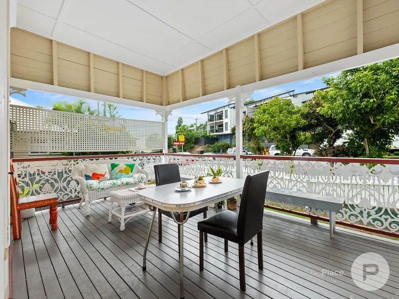 Charming three-bedroom home, 200 metres from the river