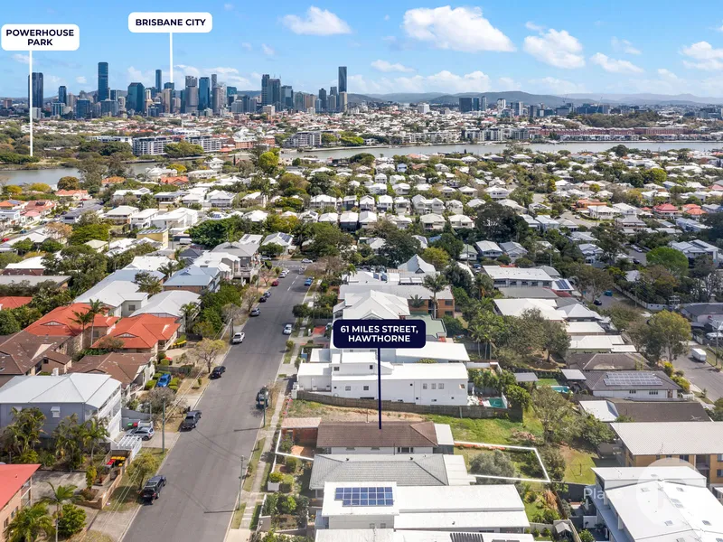 Unmissable renovation or building opportunity in sought-after Hawthorne