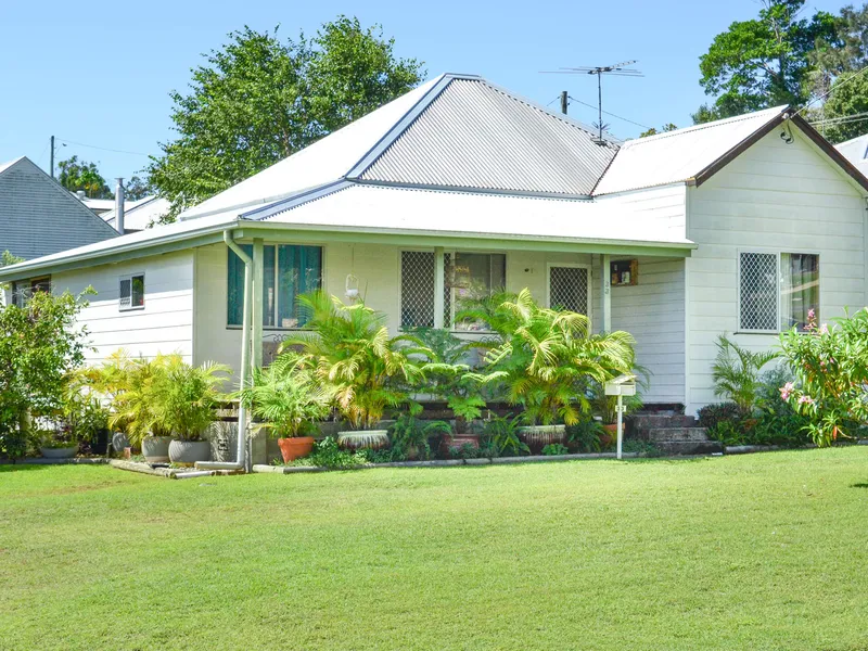 EXCELLENT LOCATION WITH EXTENSIVE RENOVATION DONE