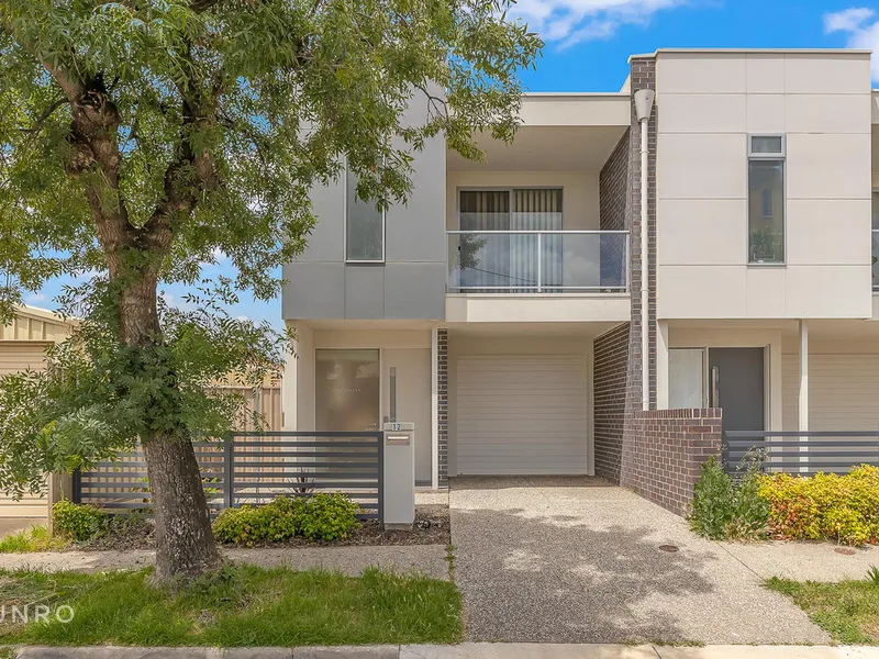 Tenanted Townhouse or Low maintenance living close to the city!