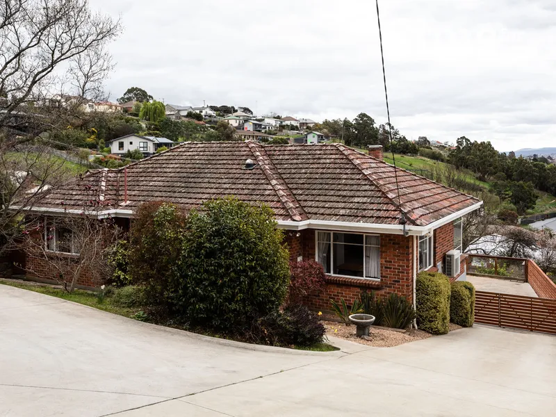 Stunning Views in Popular Newstead