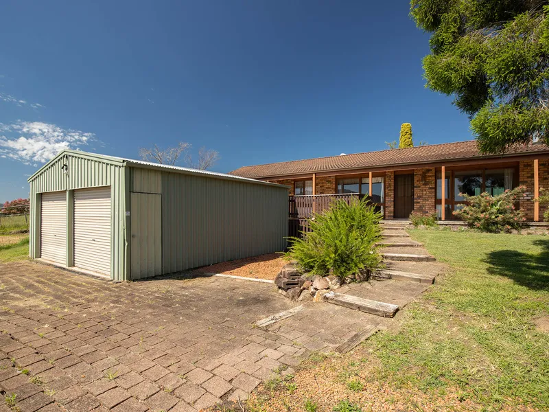 Spacious Family Home with Views!