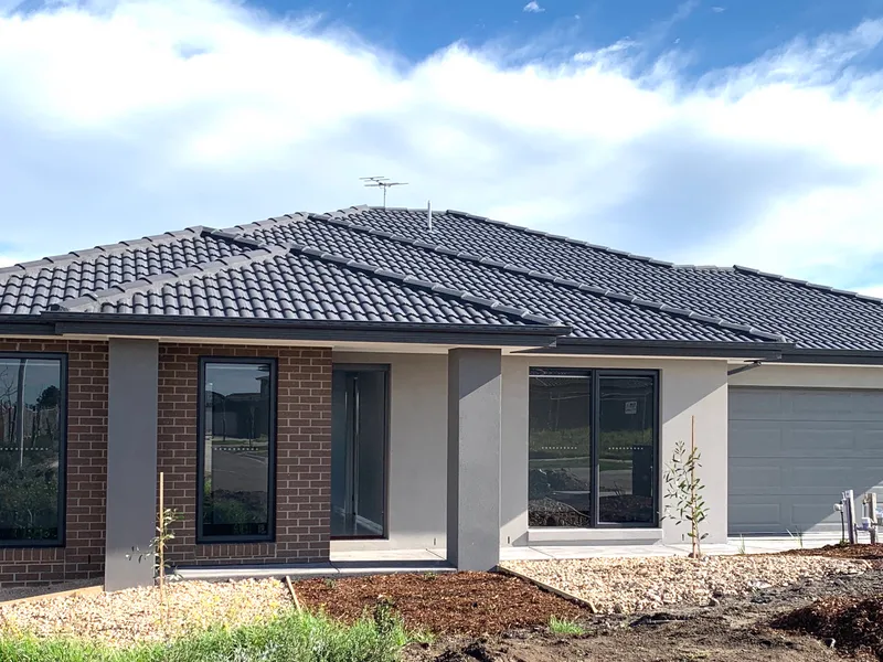 SPACIOUS & STYLISH 5 BEDROOM HOME