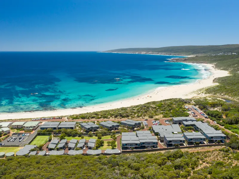 SUN & SURF SMITHS BEACH