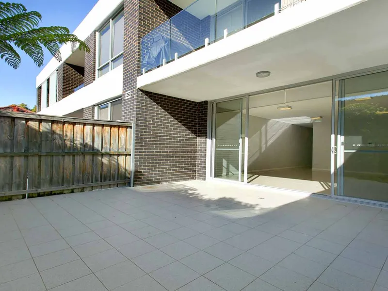 Wonderfully spacious modern north facing unit found within the quality 'Victoria Apartments' security building.