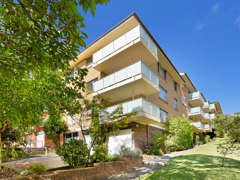 GOOD SIZED ONE BEDROOM UNIT ** OPEN FOR INSPECTION THURSDAY 15TH APRIL 10:15 - 10:30AM** CONTACT MARYAM ON 0403 121 866