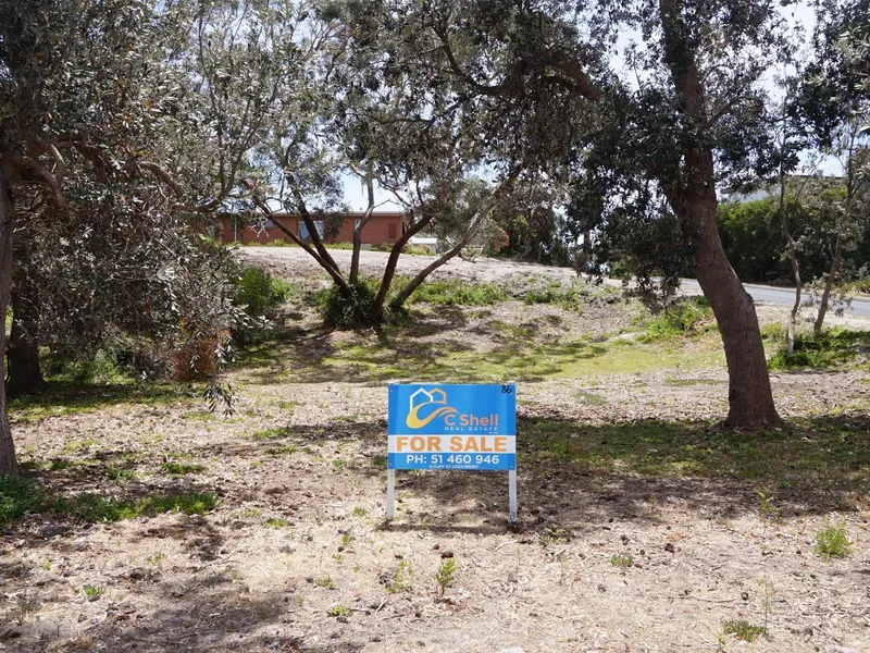 BUILD UP AND TAKE IN THE OUTLOOK OVER LAKE REEVE! 