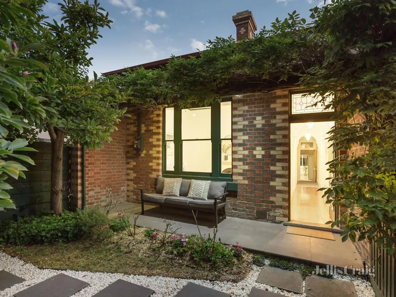 Charming Victorian with direct access to Victoria Road Reserve