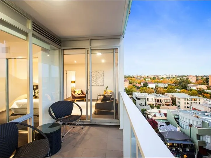 SPACIOUS SOUTH YARRA APARTMENT METRES TO ALL AMENITIES