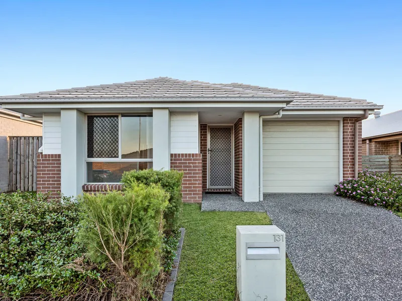 The Radiant Lifestyle in popular Fernbrooke Ridge estate!!!