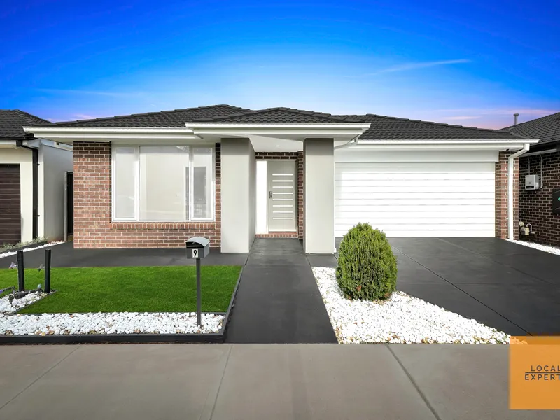 Family Living With Everything At Your Doorstep!!