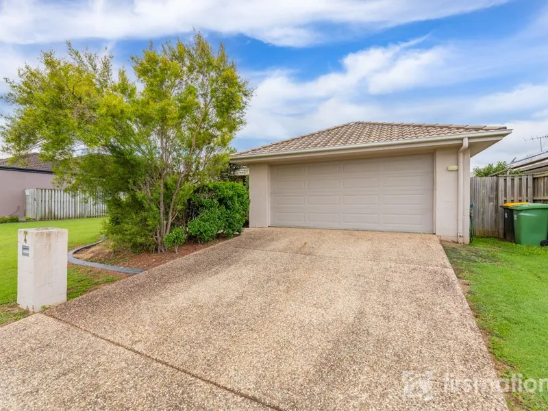 Family Home In Creekside With Side Access