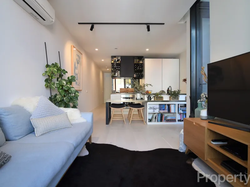 Beautifully Furnished One Bedroom Apartment in the Outstanding 107Cambridge