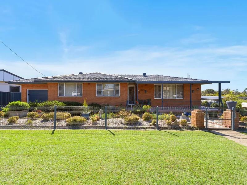 Immaculate Home - Large Block with Lovely Landscaped Gardens
